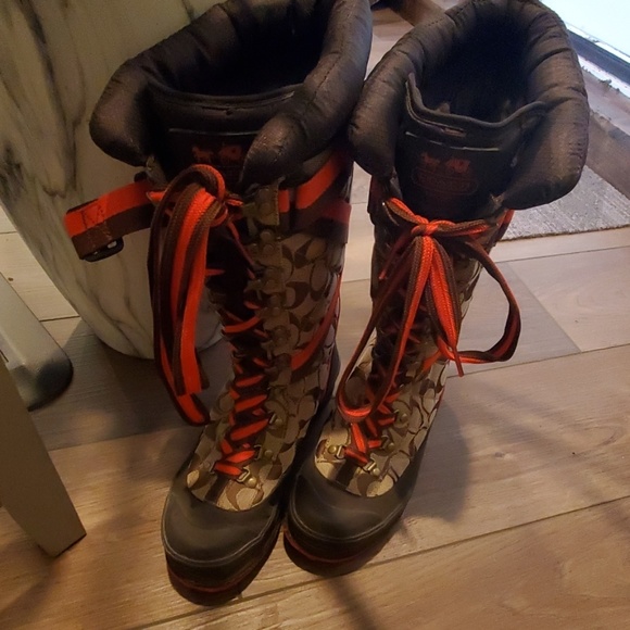 COACH SNOW BOOTS - Picture 1 of 4